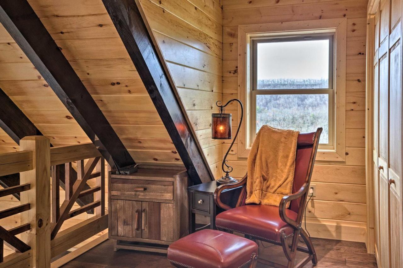 Hilltop Cabin On 5 Acres With Hot Tub And Waterfall! Bryson City Exterior photo