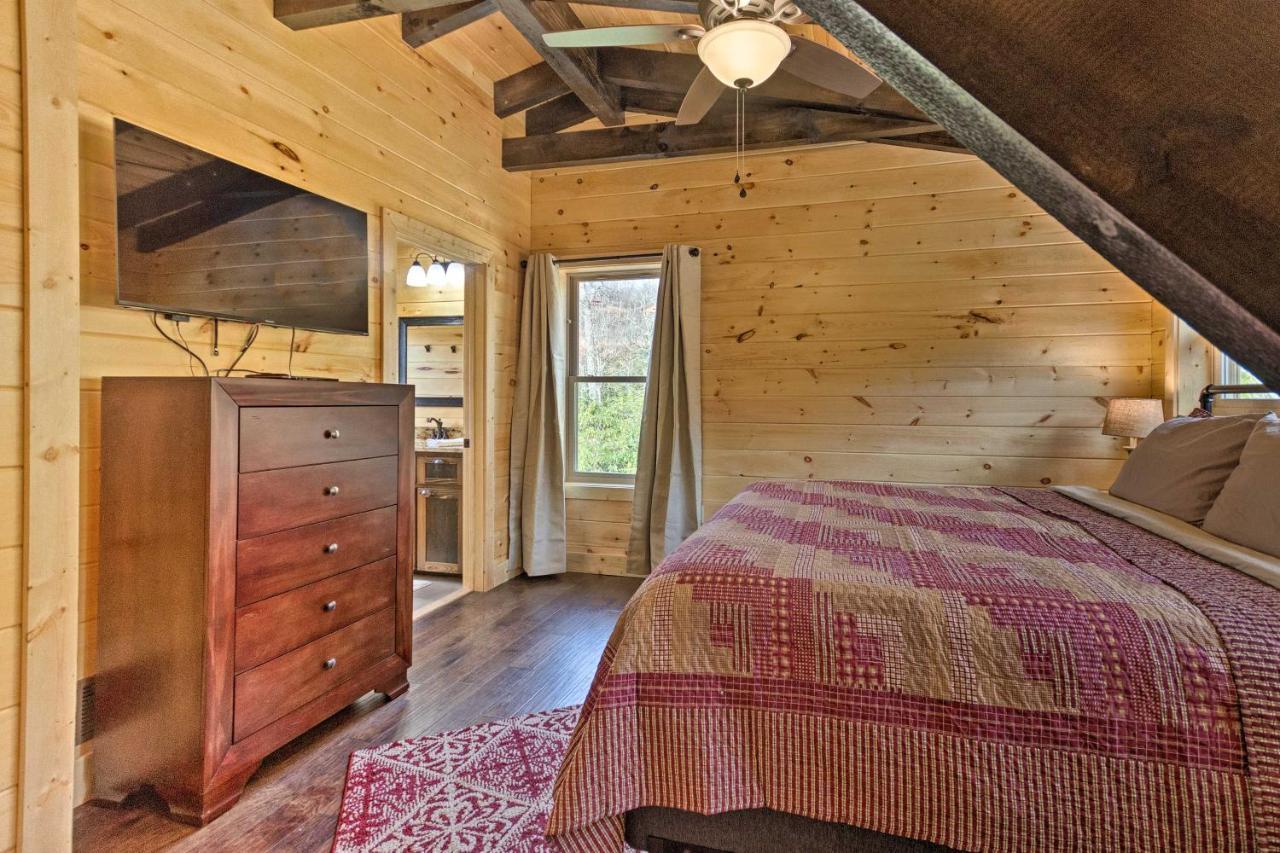 Hilltop Cabin On 5 Acres With Hot Tub And Waterfall! Bryson City Exterior photo