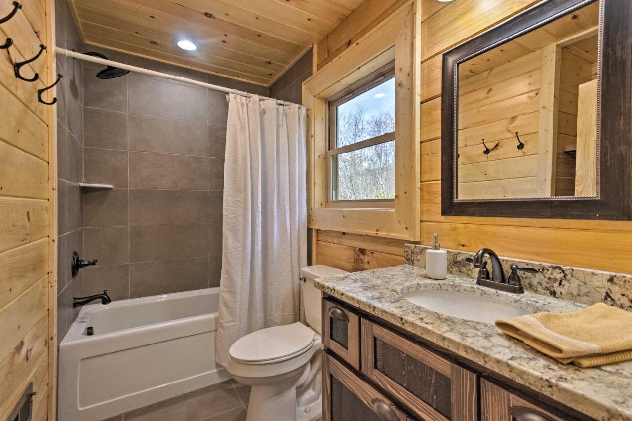 Hilltop Cabin On 5 Acres With Hot Tub And Waterfall! Bryson City Exterior photo