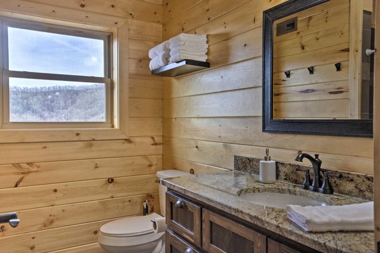 Hilltop Cabin On 5 Acres With Hot Tub And Waterfall! Bryson City Exterior photo