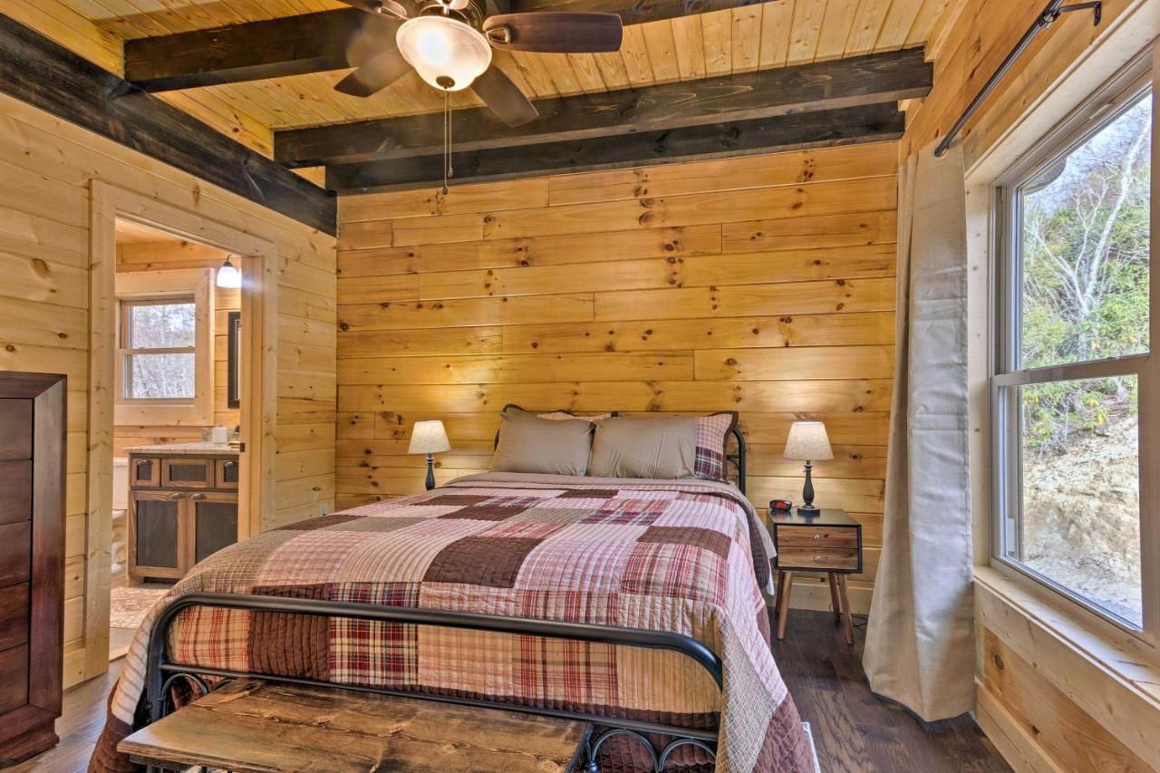 Hilltop Cabin On 5 Acres With Hot Tub And Waterfall! Bryson City Exterior photo
