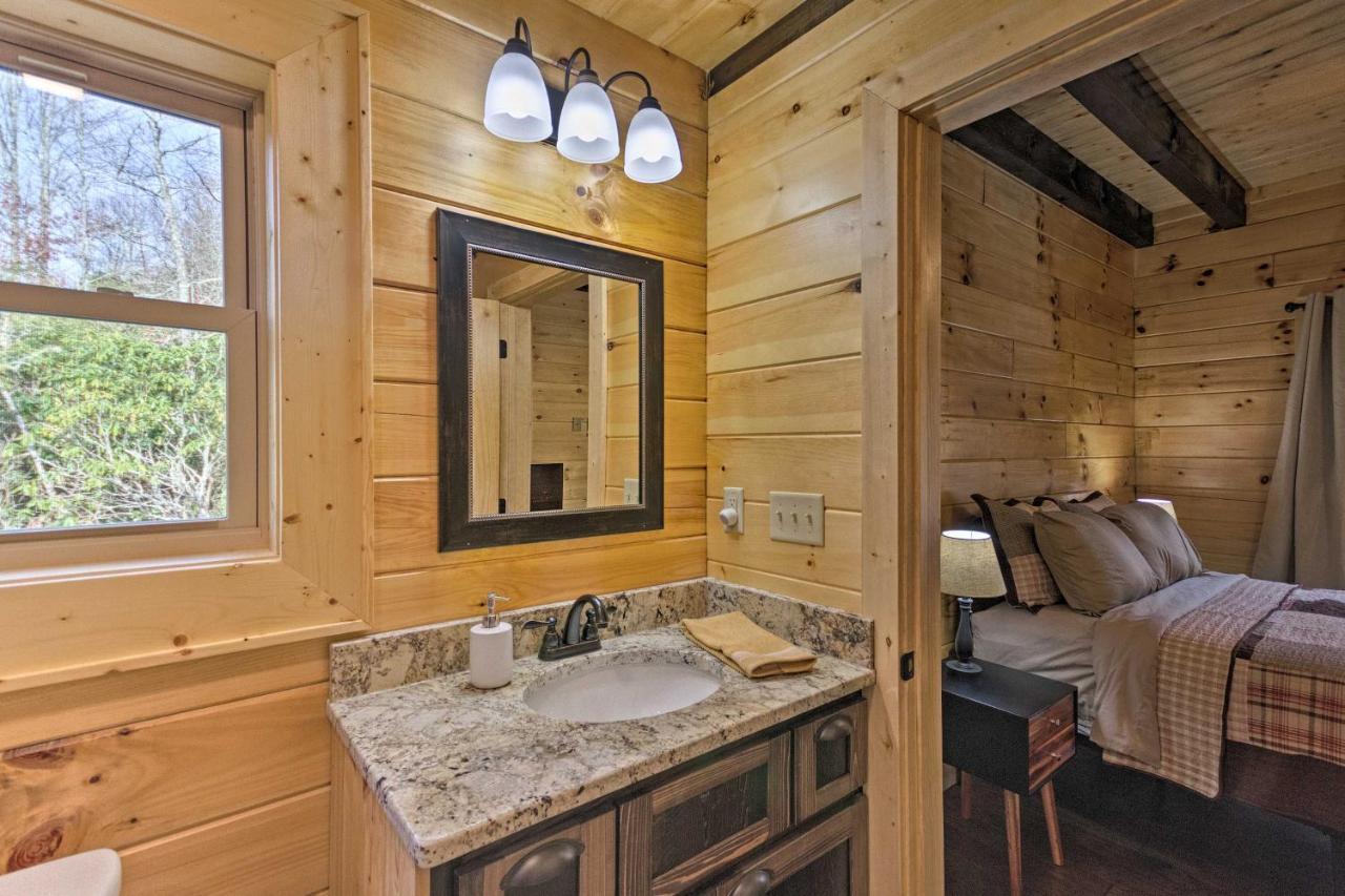 Hilltop Cabin On 5 Acres With Hot Tub And Waterfall! Bryson City Exterior photo