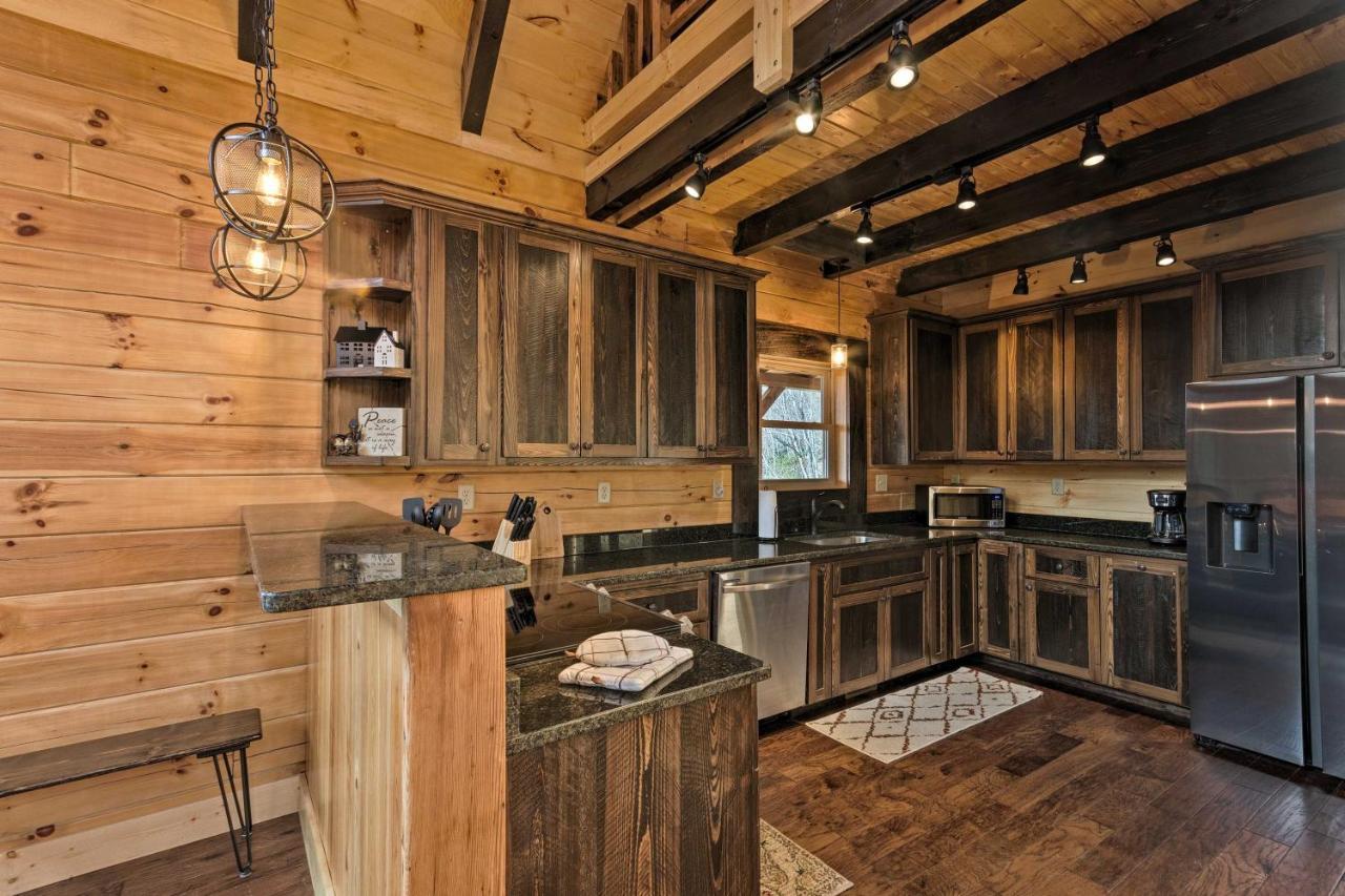 Hilltop Cabin On 5 Acres With Hot Tub And Waterfall! Bryson City Exterior photo