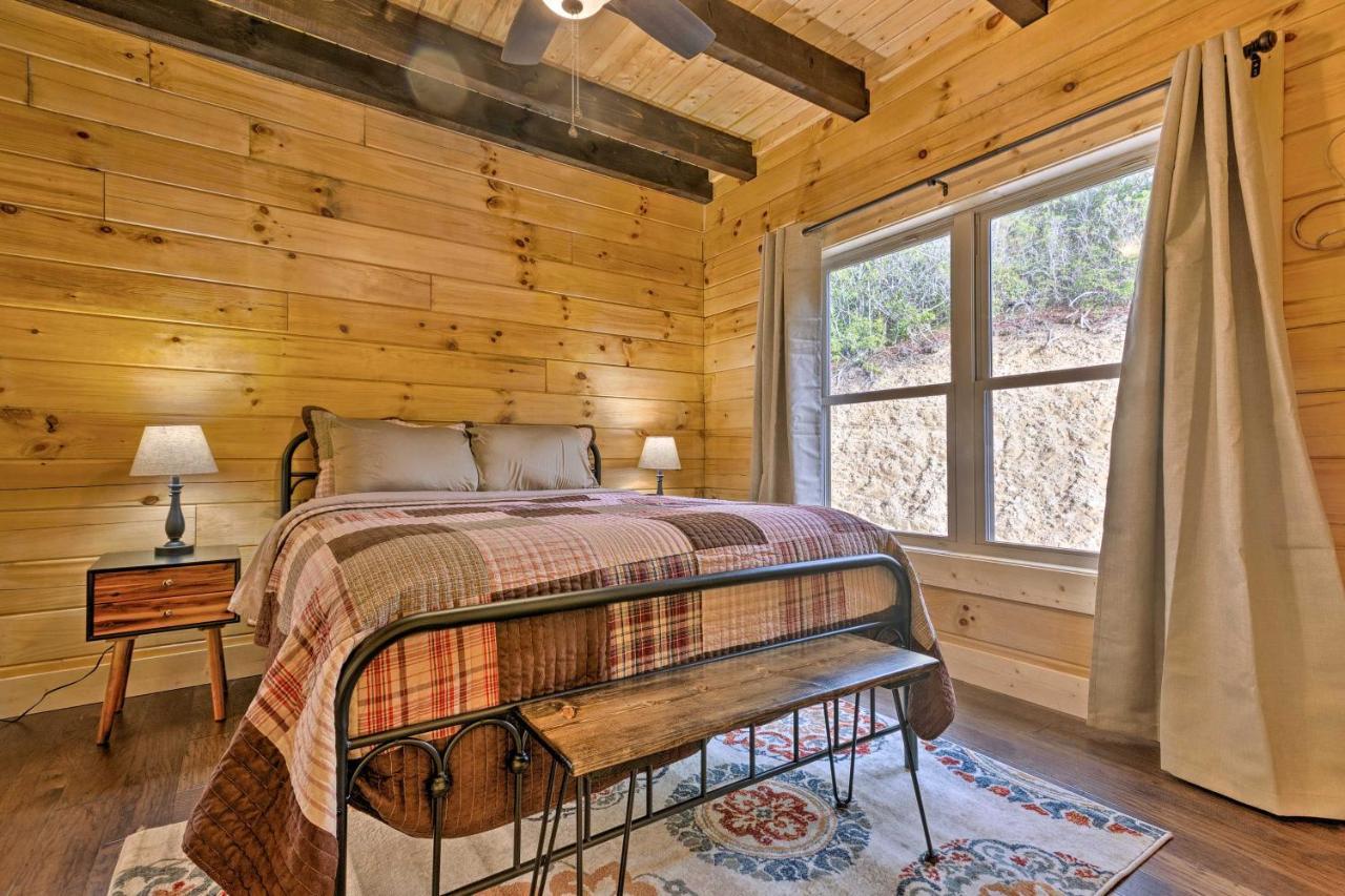Hilltop Cabin On 5 Acres With Hot Tub And Waterfall! Bryson City Exterior photo