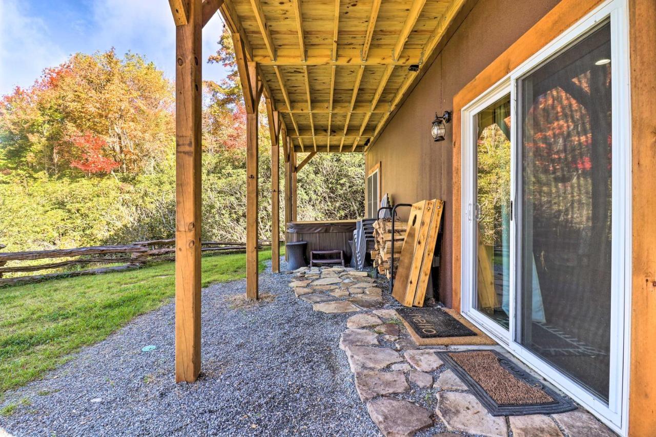 Hilltop Cabin On 5 Acres With Hot Tub And Waterfall! Bryson City Exterior photo