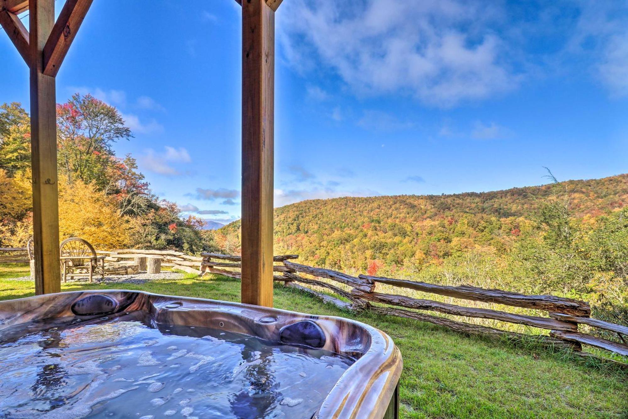 Hilltop Cabin On 5 Acres With Hot Tub And Waterfall! Bryson City Exterior photo